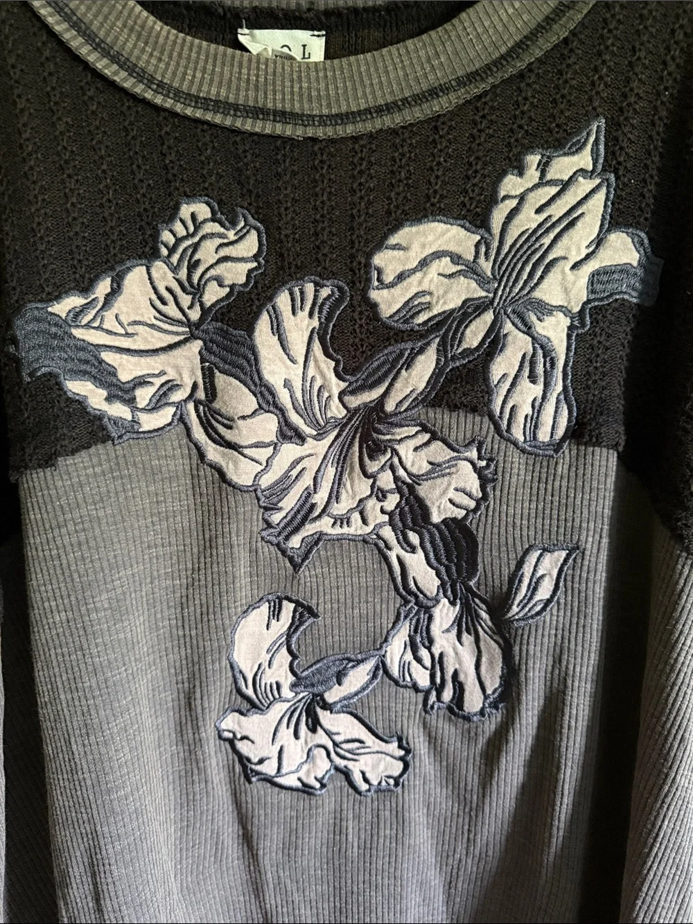 NWOT POL Green & Brown Boho Distressed Floral Embroidered Top Shirt Size M
